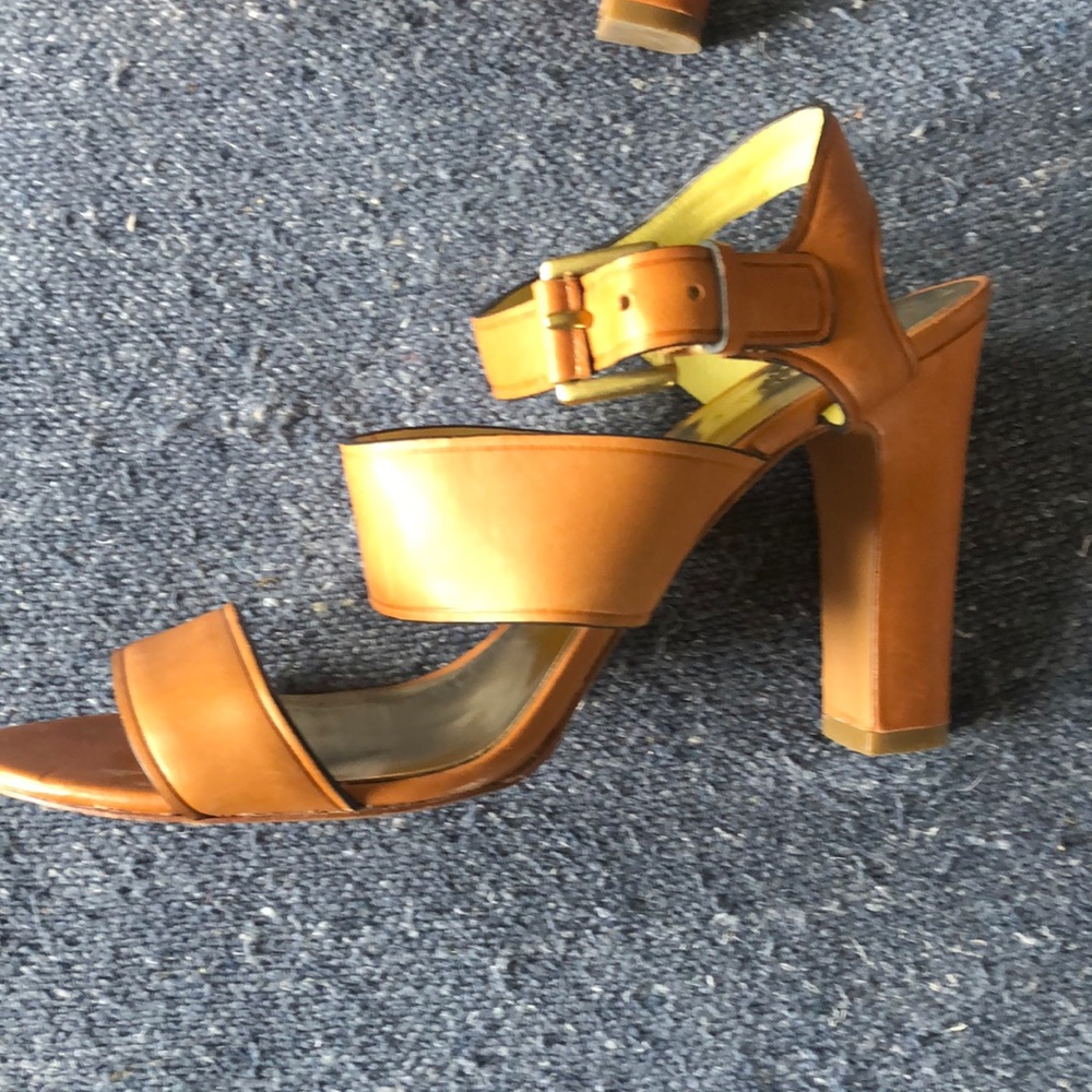COACH Sz 111 tan Sandals ❤️ AMAZING!❤️